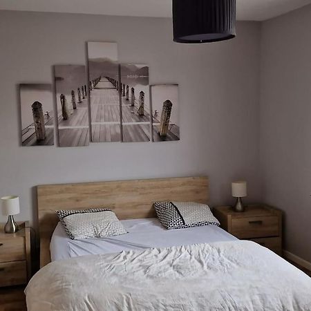 Refuge Urbain Chic Avec Balcon Apartment Saint-Lo Bagian luar foto