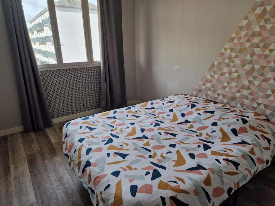 Refuge Urbain Chic Avec Balcon Apartment Saint-Lo Bagian luar foto